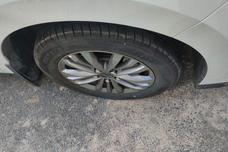 Used SAIC MAXUS G50 2023 PLUS 1.5T Happiness-Recommended Automatic Start Edition Right Front Wheel Hub