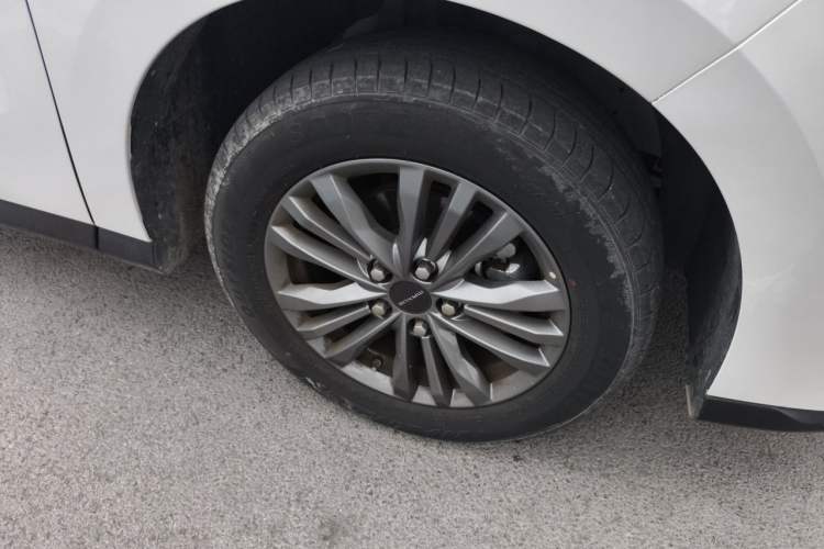 Used SAIC MAXUS G50 2023 PLUS 1.5T Happiness-Recommended Automatic Start Edition Right Front Wheel Hub