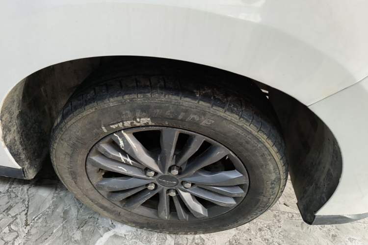 Used SAIC MAXUS G50 2023 PLUS 1.5T Happiness-Recommended Automatic Start Edition Right Front Wheel Hub