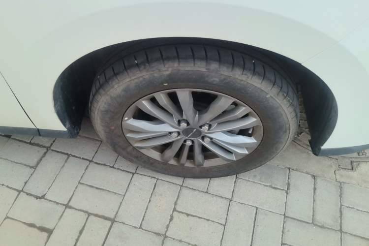 Used SAIC MAXUS G50 2023 PLUS 1.5T Automatic Custom Entry-Level Model Right Front Wheel Hub