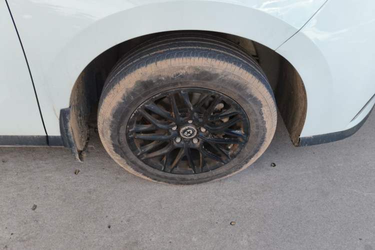 Used SAIC MAXUS G50 2023 1.5T Manual Comfort A Right Front Wheel Hub