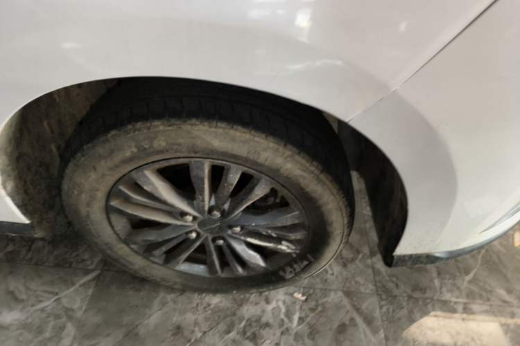 Used SAIC MAXUS G50 2023 PLUS 1.5T Happiness-Recommended Automatic Start Edition Right Front Wheel Hub