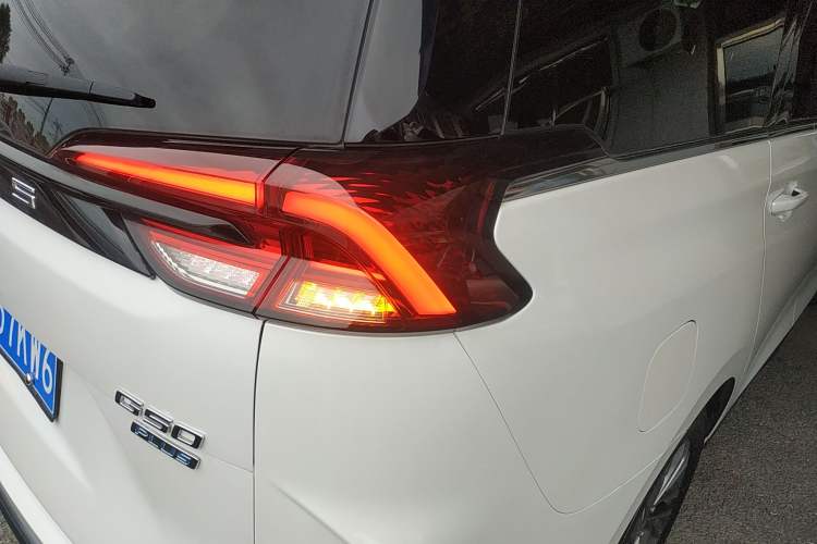 Used SAIC MAXUS G50 2023 PLUS 1.5T Happiness-Recommended Automatic Escort Edition Right Rear Taillight