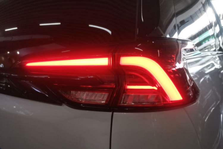 Used SAIC MAXUS G50 2023 PLUS 1.5T Automatic Cruise Version Right Rear Taillight