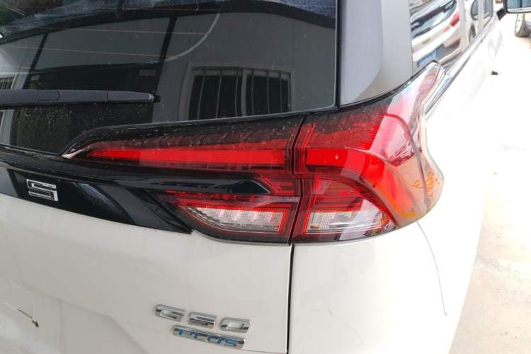 Used SAIC MAXUS G50 2023 PLUS 1.5T Happiness-Recommended Automatic Start Edition Right Rear Taillight