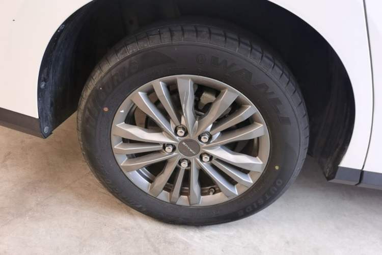 Used SAIC MAXUS G50 2023 PLUS 1.5T Happiness-Recommended Automatic Start Edition Right Rear Wheel Hub