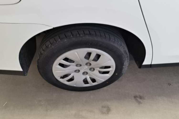 Used SAIC MAXUS G50 2023 1.5T Manual Comfort A Right Rear Wheel Hub