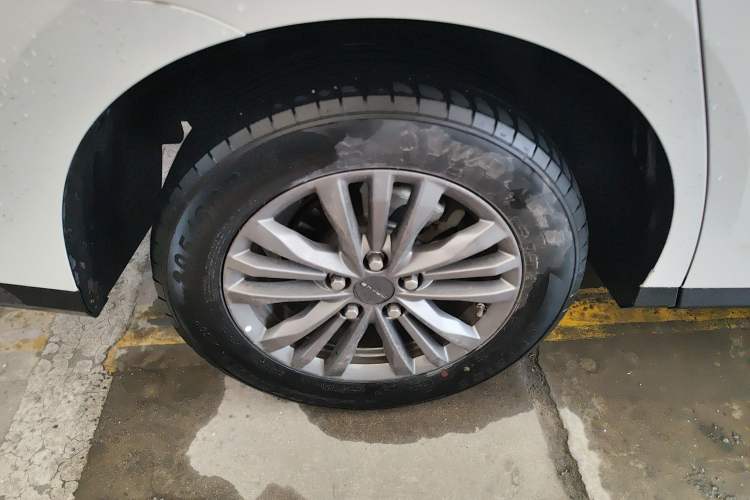 Used SAIC MAXUS G50 2023 PLUS 1.5T Happiness-Recommended Automatic Start Edition Right Rear Wheel Hub