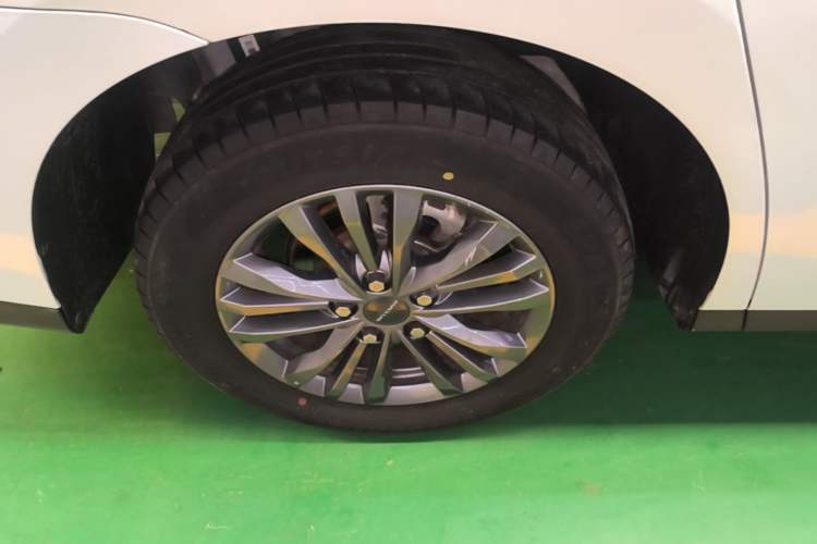 Used SAIC MAXUS G50 2023 PLUS 1.5T Happiness-Recommended Automatic Start Edition Right Rear Wheel Hub