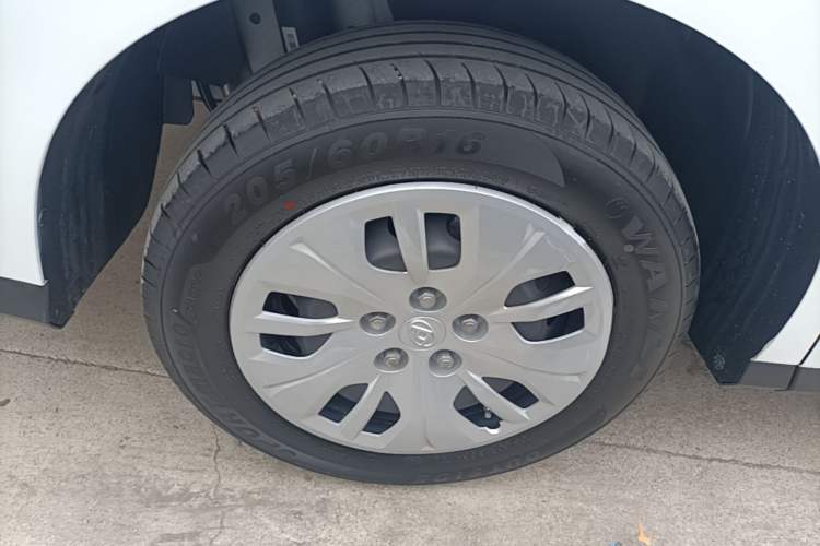 Used SAIC MAXUS G50 2023 1.5T Manual Comfort A Right Rear Wheel Hub