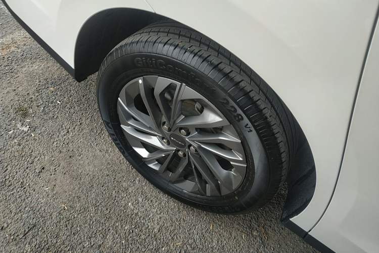 Used SAIC MAXUS G50 2023 PLUS 1.5T Happiness-Recommended Automatic Escort Edition Right Rear Wheel Hub