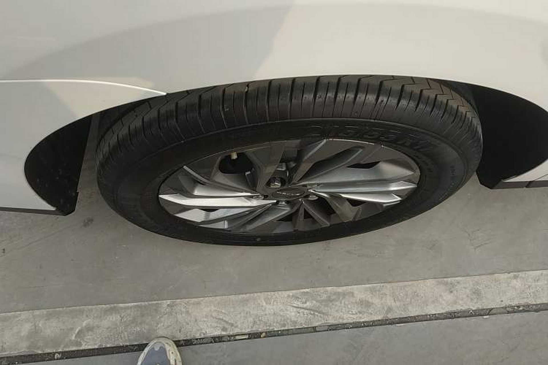 Used SAIC MAXUS G50 2023 PLUS 1.5T Happiness-Recommended Automatic Escort Edition Right Rear Wheel Hub