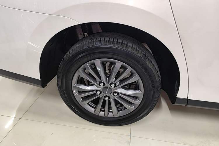 Used SAIC MAXUS G50 2023 PLUS 1.5T Happiness-Recommended Automatic Start Edition Right Rear Wheel Hub