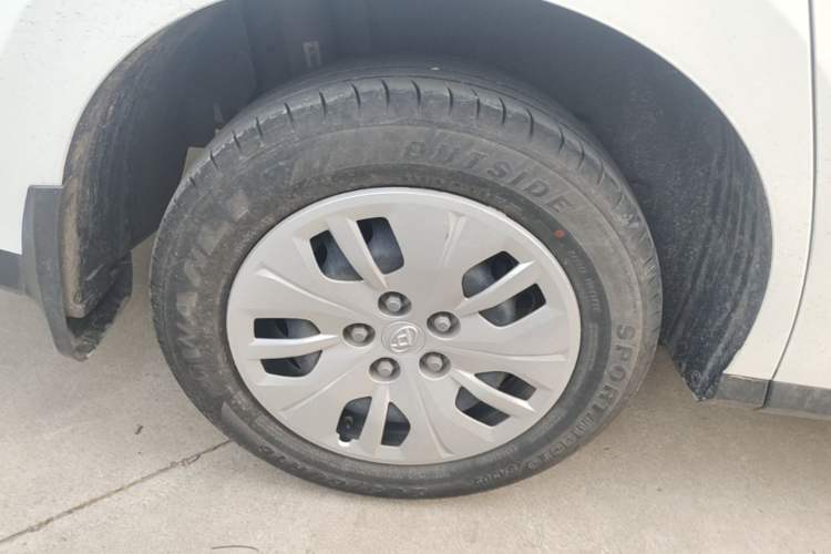 Used SAIC MAXUS G50 2023 1.5T Manual Comfort A Right Rear Wheel Hub