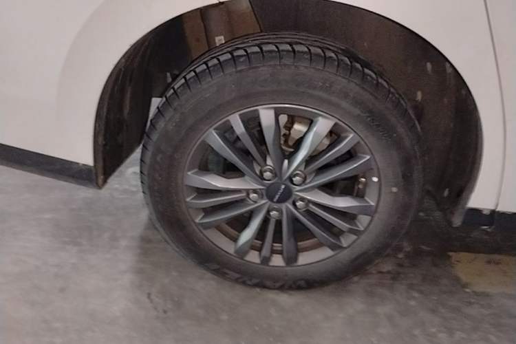 Used SAIC MAXUS G50 2023 PLUS 1.5T Happiness-Recommended Automatic Start Edition Right Rear Wheel Hub
