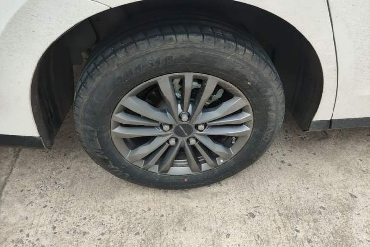 Used SAIC MAXUS G50 2023 PLUS 1.5T Happiness-Recommended Automatic Start Edition Right Rear Wheel Hub