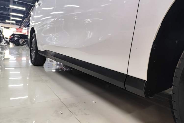 Used SAIC MAXUS G50 2023 PLUS 1.5T Happiness-Recommended Automatic Start Edition Right Side Sill