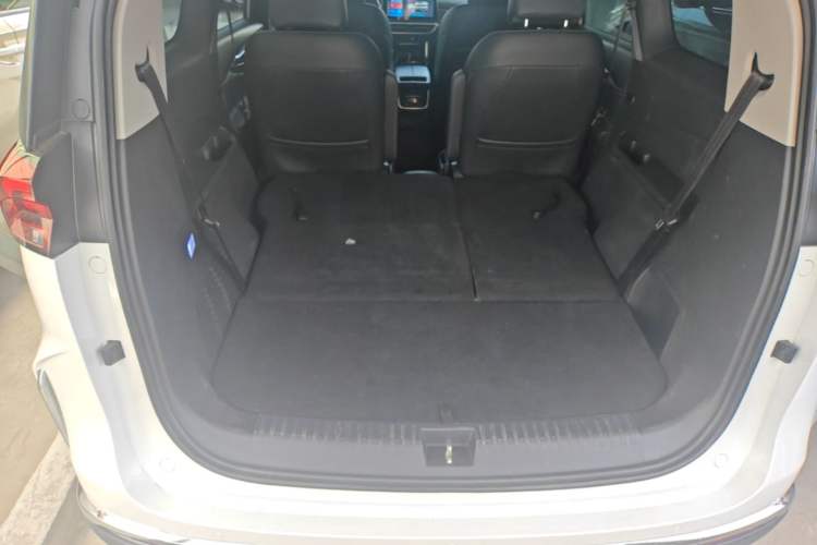 Used SAIC MAXUS G50 2023 PLUS 1.5T Automatic Navigation Version Trunk