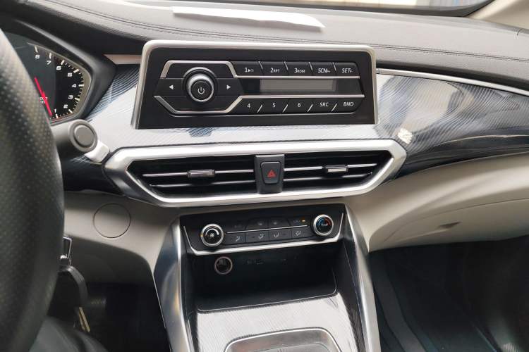 Used SAIC MAXUS G50 2024 1.5T Manual Comfort A Trim Audio And AC Panel