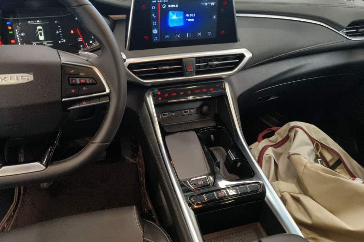 Used SAIC MAXUS G50 2024 Facelift PLUS 1.5T Happiness-Recommended Automatic Start-Up Version Audio And AC Panel