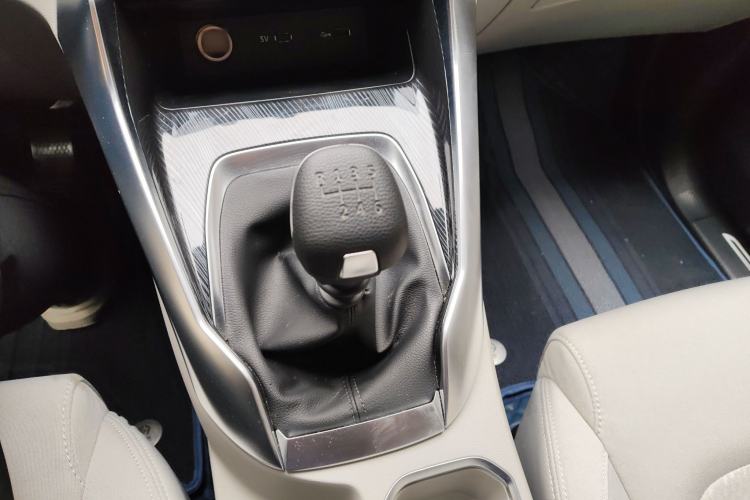 Used SAIC MAXUS G50 2024 1.5T Manual Comfort A Trim Gear Lever