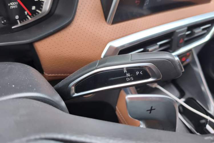 Used SAIC MAXUS G50 2024 PLUS 1.5T Happiness-Recommended Automatic Start-Up Edition Gear Lever