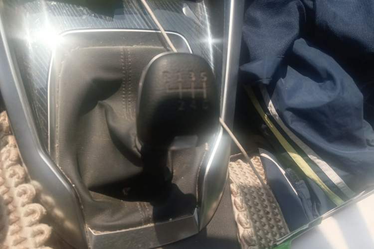 Used SAIC MAXUS G50 2024 1.5T Manual Comfort A Trim Gear Lever