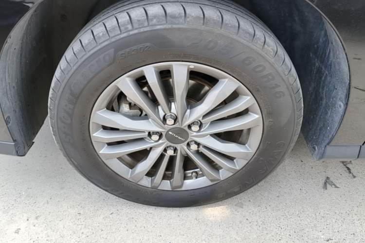 Used SAIC MAXUS G50 2024 PLUS 1.5T Happiness-Recommended Automatic Glory Edition Left Front Wheel Hub