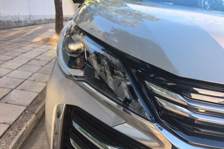 Used SAIC MAXUS G50 2024 PLUS 1.5T Happiness-Recommended Automatic Cruise Version Right Front Headlight