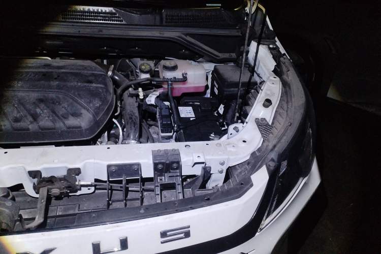 Used SAIC MAXUS G50 2024 PLUS 1.5T Happiness-Recommended Automatic Glory Edition Engine Bay Left