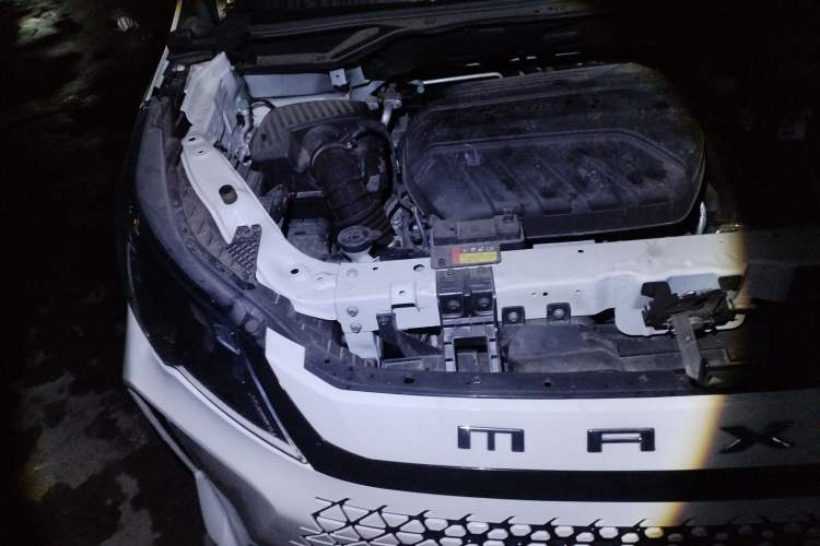Used SAIC MAXUS G50 2024 PLUS 1.5T Happiness-Recommended Automatic Glory Edition Engine Bay Right