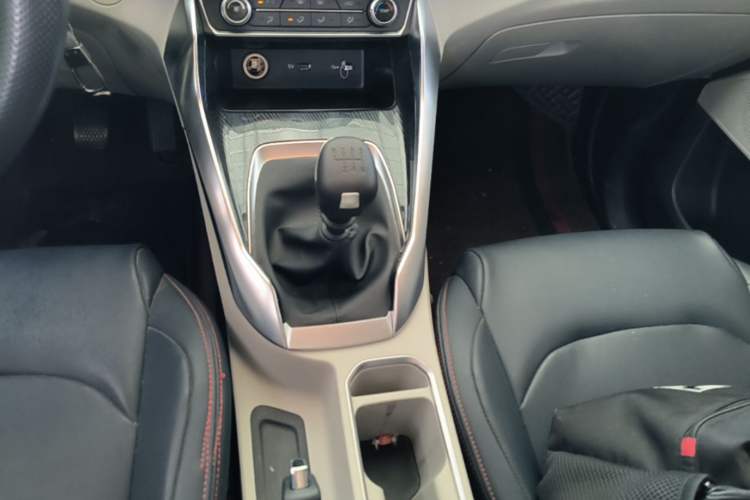 Used SAIC MAXUS G50 2024 1.5T Manual Comfort A Trim Gear Lever