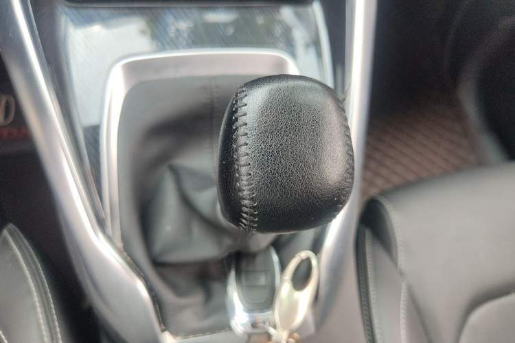 Used SAIC MAXUS G50 2024 1.5T Manual Comfort A Trim Gear Lever