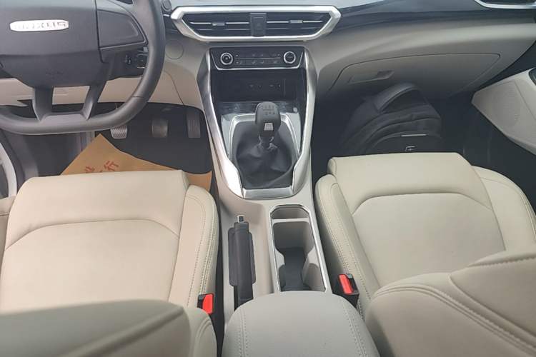 Used SAIC MAXUS G50 2024 1.5T Manual Comfort A Trim Gear Lever