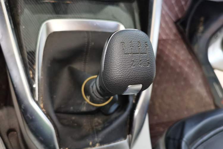 Used SAIC MAXUS G50 2024 1.5T Manual Comfort A Trim Gear Lever
