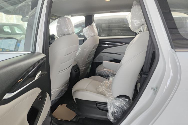 Used SAIC MAXUS G50 2024 PLUS 1.5T Happiness-Recommended Automatic Glory Edition Interior 4