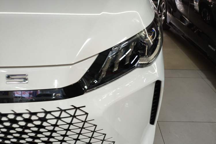 Used SAIC MAXUS G50 2024 1.5T Dragon Soars Everywhere Edition Left Front Headlight