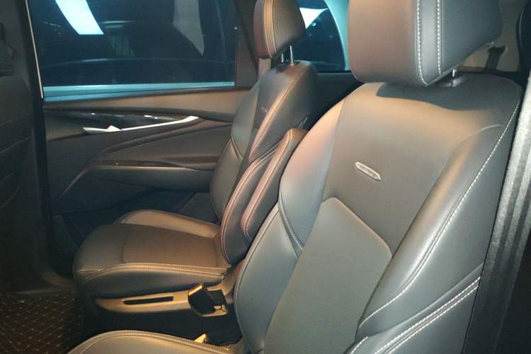 Used SAIC MAXUS G50 2024 PLUS 1.5T Happiness-Recommended Automatic Glory Edition Left Rear Seat