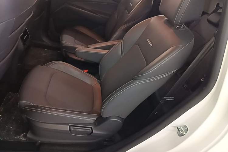 Used SAIC MAXUS G50 2024 PLUS 1.5T Happiness-Recommended Automatic Start-Up Edition Left Rear Seat