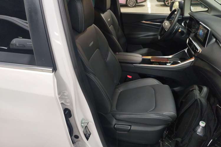 Used SAIC MAXUS G50 2024 PLUS 1.5T Happiness-Recommended Automatic Glory Edition Right Front Seat