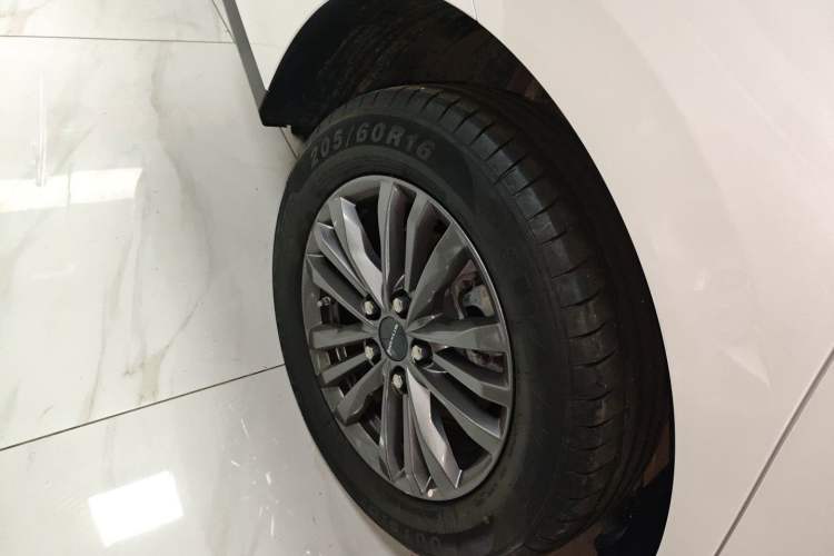 Used SAIC MAXUS G50 2024 PLUS 1.5T Happiness-Recommended Automatic Glory Edition Right Rear Wheel Hub