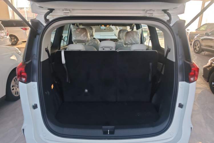 Used SAIC MAXUS G50 2024 PLUS 1.5T Happiness-Recommended Automatic Glory Edition Trunk