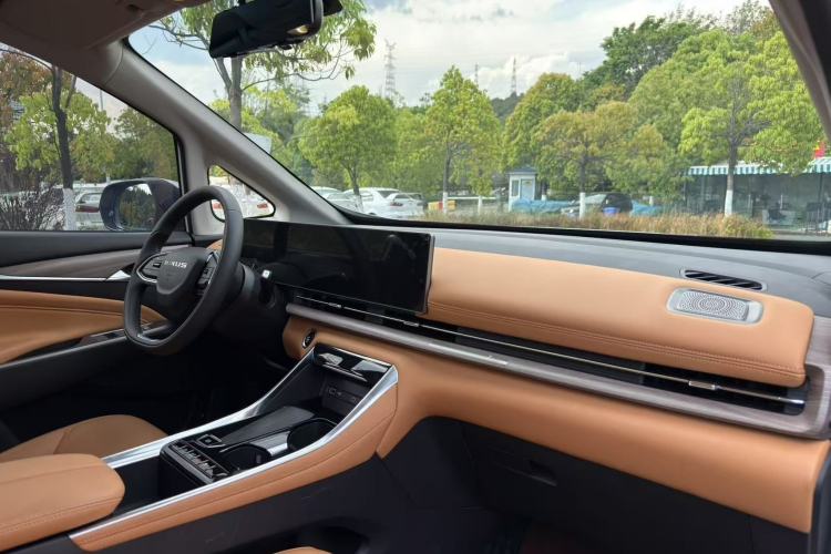 Used SAIC MAXUS G50 2025 MAX 1.5T Automatic Luxury Edition Interior 11