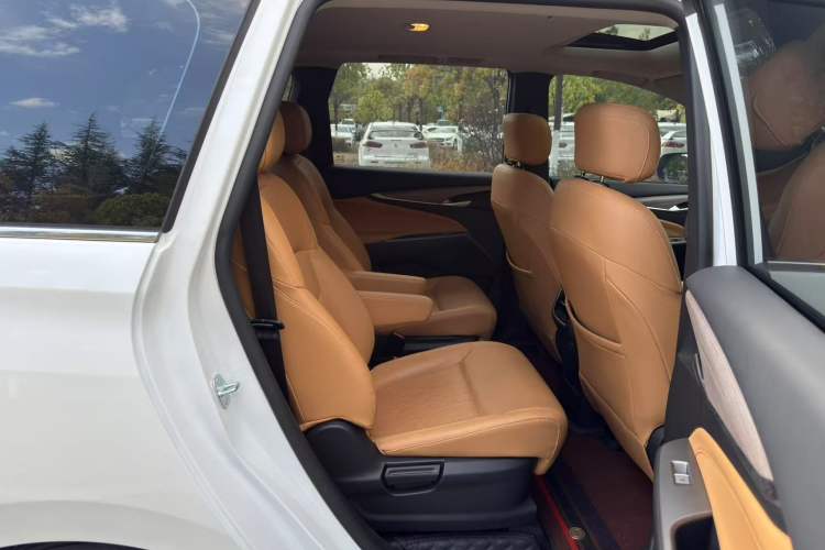 Used SAIC MAXUS G50 2025 MAX 1.5T Automatic Luxury Edition Interior 9