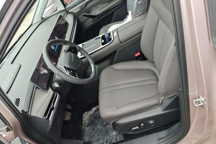 Used SAIC MAXUS G70 2024 2.0T Automatic Flagship Version 7 Seats Left Front Seat