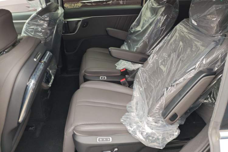 Used SAIC MAXUS G70 2024 2.0T Automatic Flagship Version 7 Seats Left Rear Seat