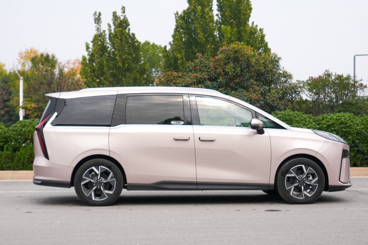 Used SAIC MAXUS G70 2024 2.0T Automatic Flagship Version 7 Seats Right Side