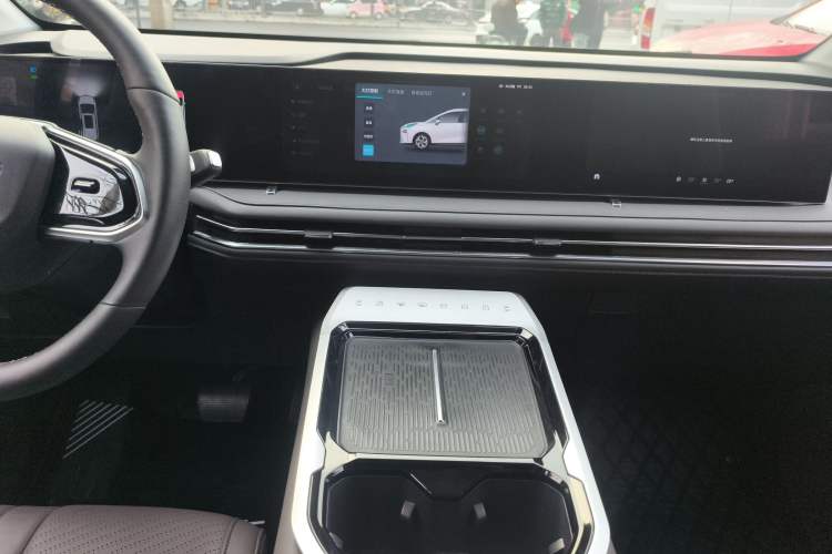 Used SAIC MAXUS G70 2024 2.0T Automatic Flagship Version 7 Seats Audio And AC Panel