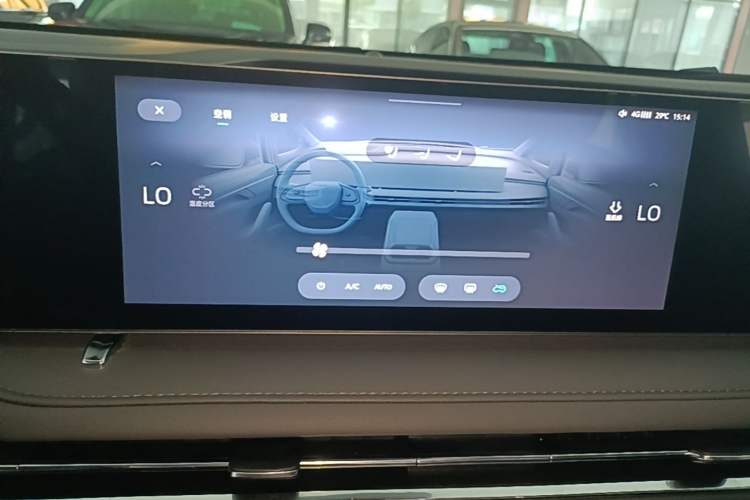 Used SAIC MAXUS G70 2024 2.0T Automatic Luxury Edition 7 Seats Audio And AC Panel