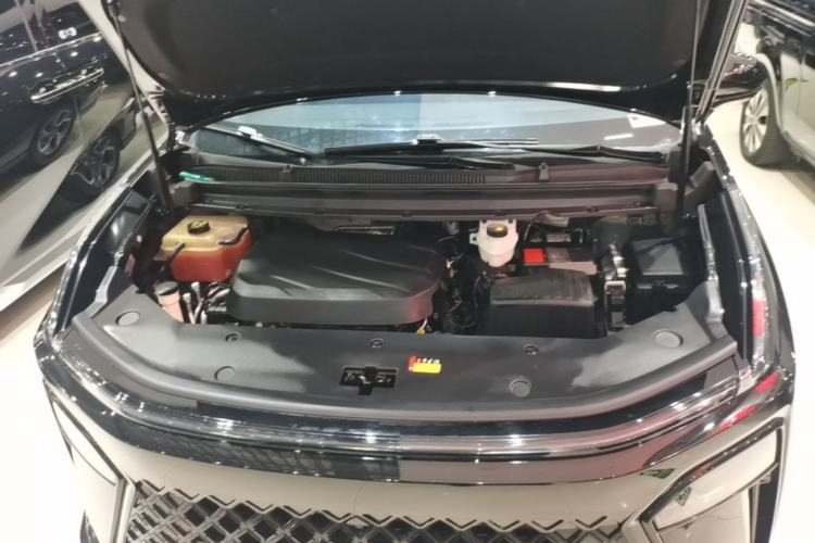 Used SAIC MAXUS G70 2024 2.0T Automatic Flagship Version 7 Seats Engine Bay
